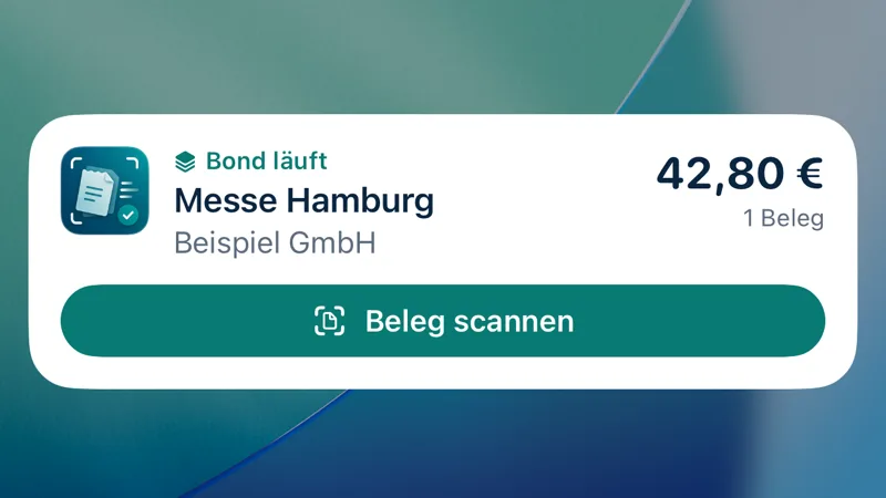 Live-Aktivität auf dem Sperrbildschirm: Bond läuft, Messe Hamburg, Beispiel GmbH, 42,80 €, ein Beleg, darunter der Knopf „Beleg scannen“.